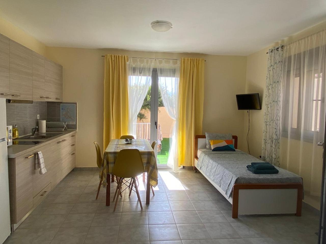 ליקסורי Lotus Sea View Apartments מראה חיצוני תמונה